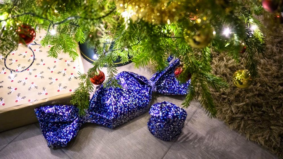 Damit es alle Geschenke rechtzeitig unter den Weihnachtsbaum schaffen, muss das Christkind pro Sekunde 68 Kinder in der Schweiz besuchen. (Archivbild)