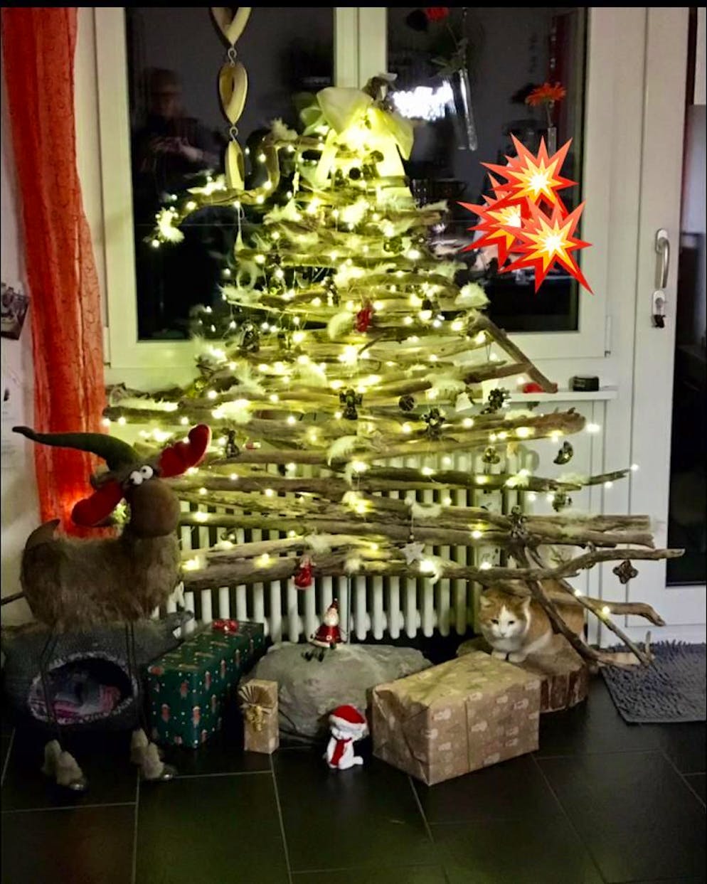 Weihnachtsbäume blue News Leser. Dieser selbstgebastelte Weihnachtsbaum in Gurzelen BE existiert seit neun Jahren.