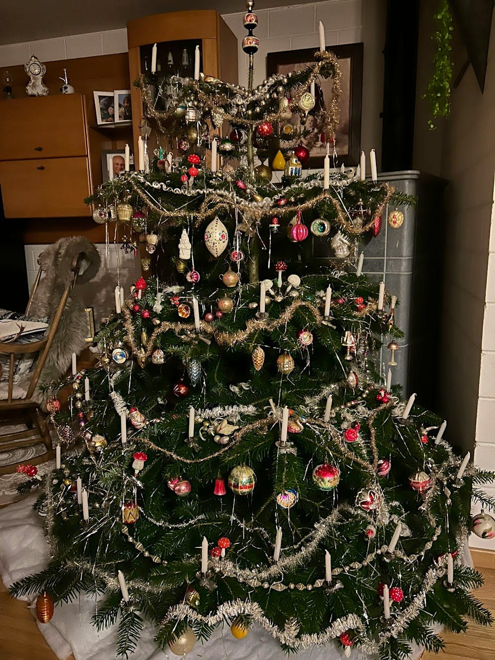 Weihnachtsbäume blue News Leser. Da hat sich jemand viel Mühe gemacht, diesen Baum in St. Gallen zu schmücken.