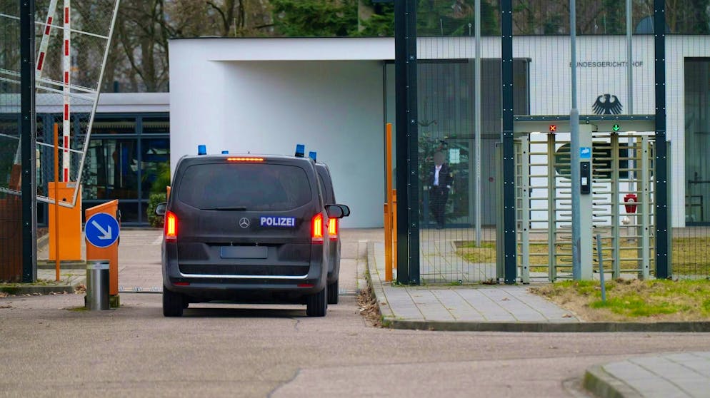 A suspect arrested in Thurgau is taken to the Federal Court in Karlsruhe on Tuesday to be brought before the court.