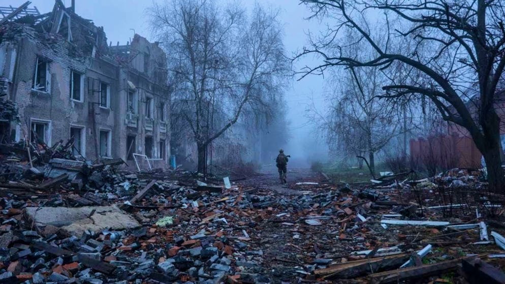HANDOUT - A Ukrainian soldier walks along a street in the frontline town of Kostyantynivka, the scene of heavy fighting with Russian troops in the Donetsk region. Photo: Oleg Petrasiuk/Ukrainian 24th Mechanized brigade/dpa
