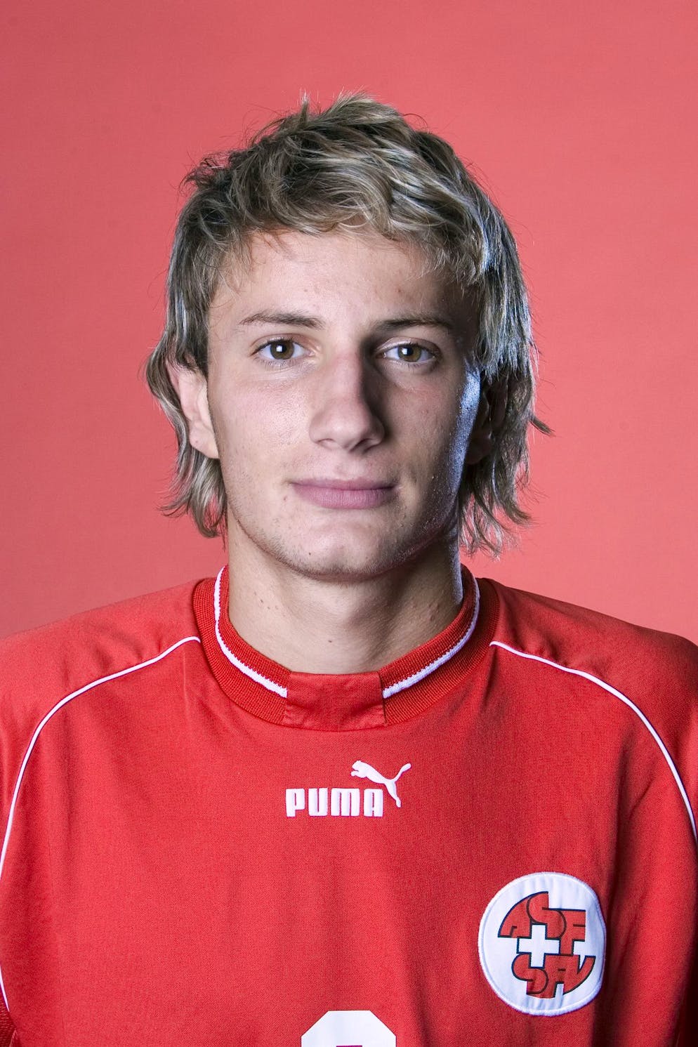 Vom ersten Nati-Porträt zur Fussball-Grösse – wen suchen wir?. Er wurde dreimal Schweizer Meister und zweimal Super-League-Torschützenkönig ...