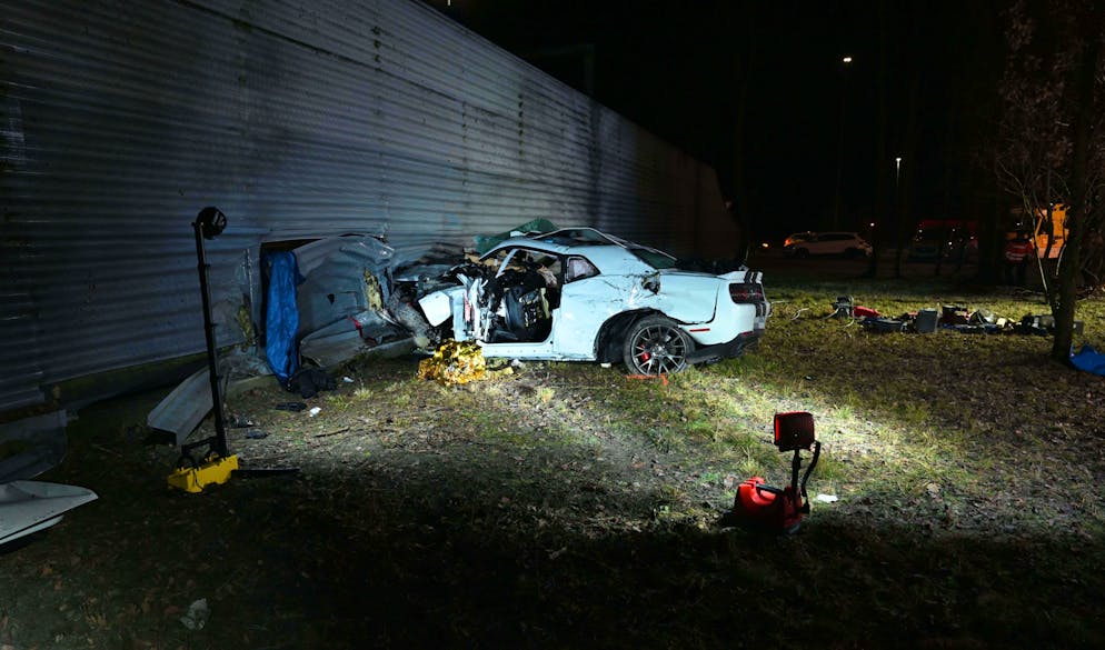 Am Auto entstand Totalschaden.