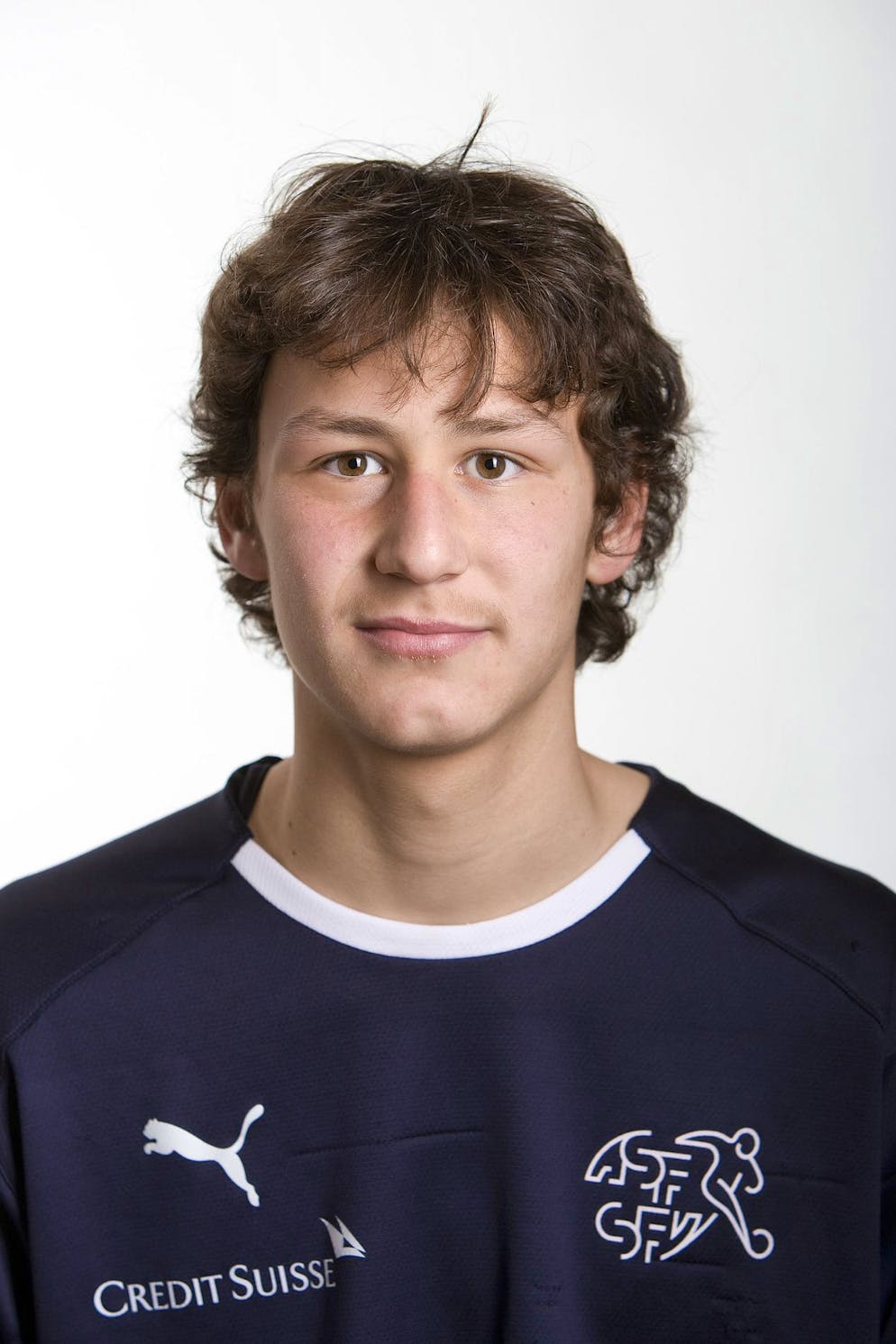 Vom ersten Nati-Porträt zur Fussball-Grösse – wen suchen wir?. Er wurde viermal Schweizer Meister, allerdings immer als Ersatzgoalie. Das ist ...