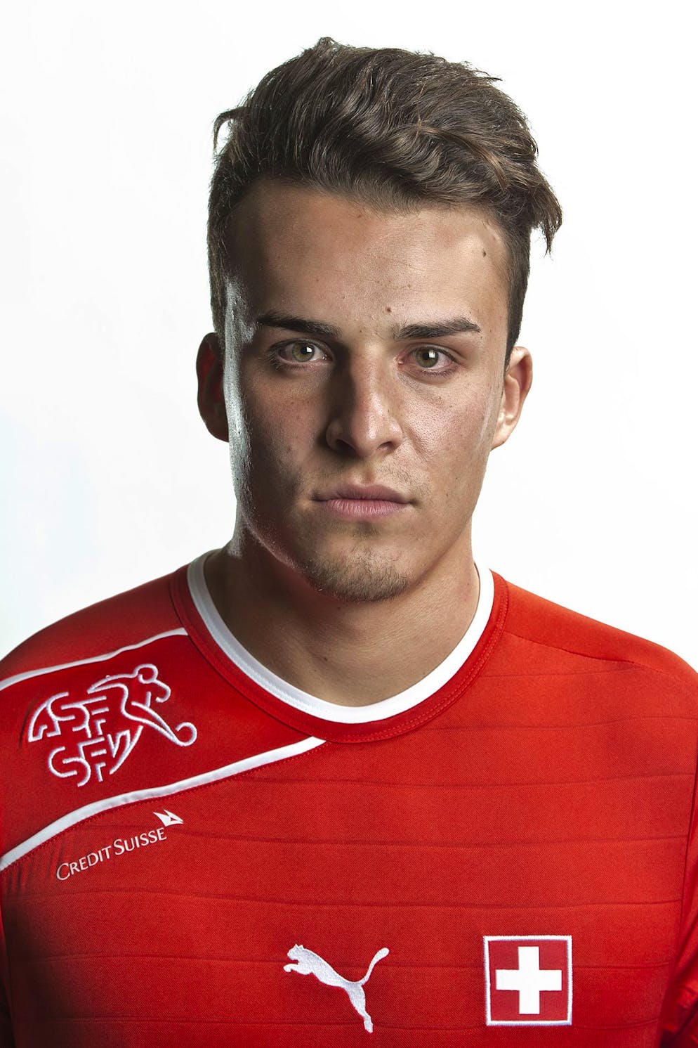 Vom ersten Nati-Porträt zur Fussball-Grösse – wen suchen wir?. Tipp: Er spielt in einer Top-5-Liga und hat in dieser Saison schon sieben Liga-Tore geschossen. Wen suchen wir?