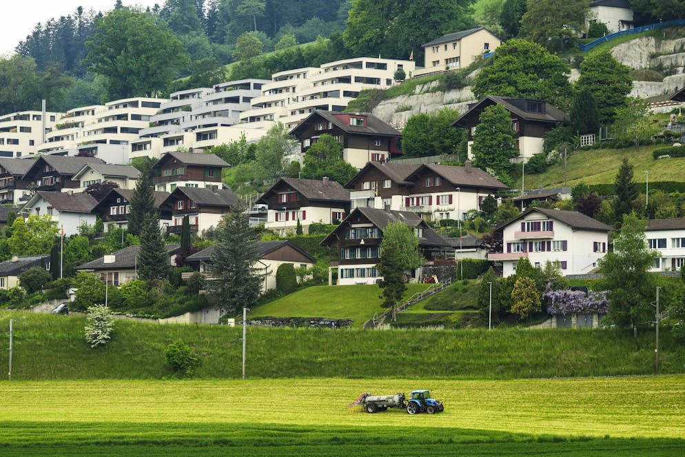 Wie viel Aussicht muss die Bewohnerin eines Terrassenhauses dem Nachbarn über ihr gewähren? Über diese Frage streiten sich die Parteien seit Jahren.