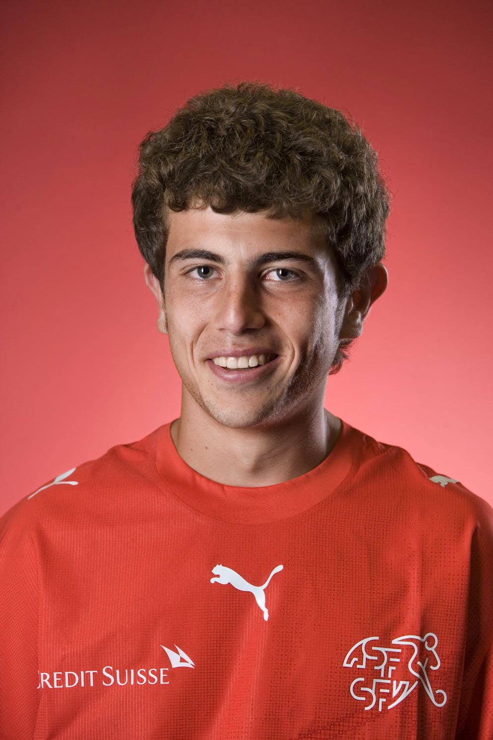 Vom ersten Nati-Porträt zur Fussball-Grösse – wen suchen wir?. Auch diesen heutigen TV-Experten kann man kennen. Das ist ...