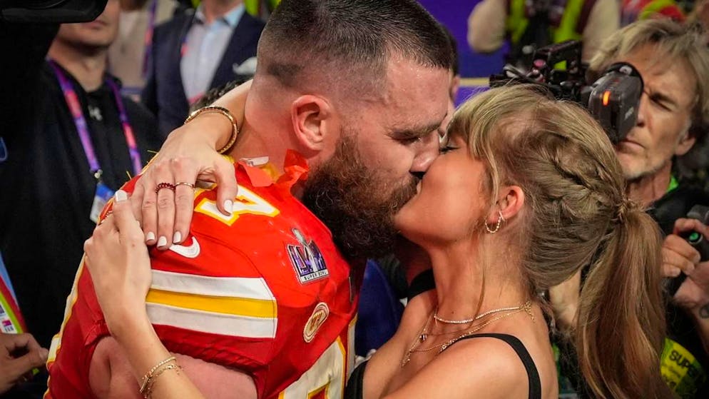 Travis Kelce, Starspieler der Kansas City Chiefs und Verlobter von Pop-Superstar Taylor Swift, lässt offen, ob er seine Karriere fortsetzen wird