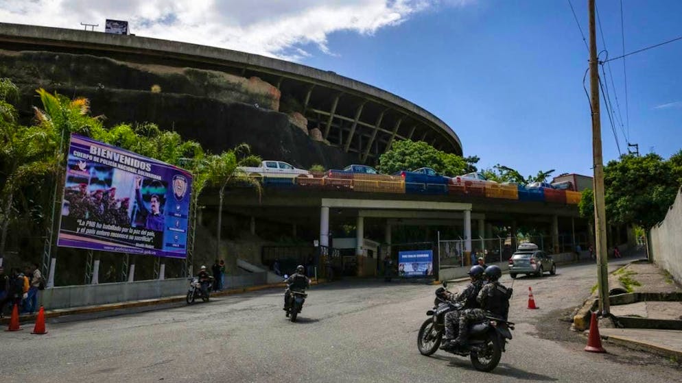 ARCHIVE - View of the entrance to the Helicoide secret service prison. Photo: Boris Vergara/dpa (archive photo)