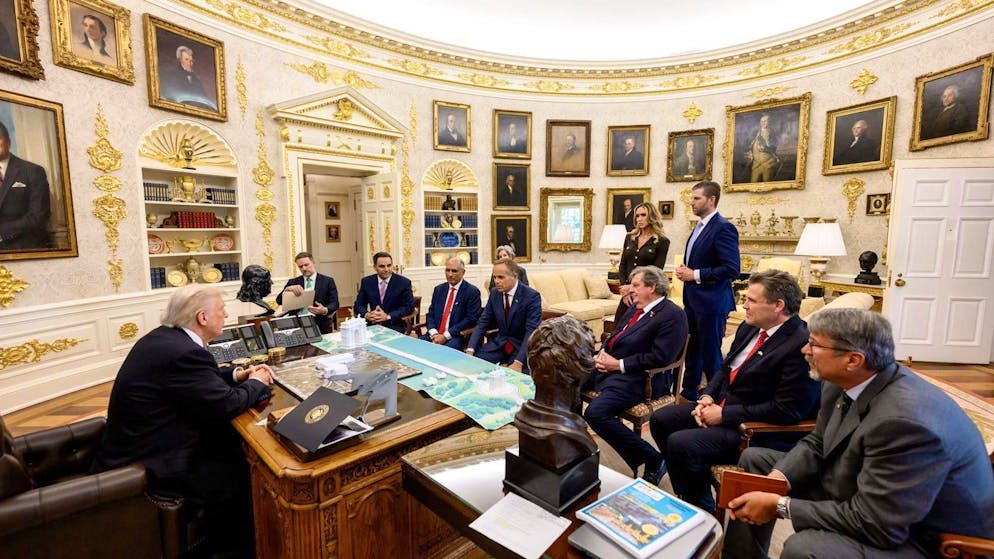 Actu et dicton du jour. Cadeaux des patrons suisses à Trump: «C'est de la corruption», lâche une experte