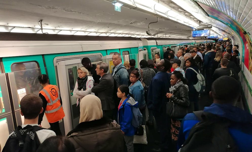 Besondere Vorsicht mahnte der französische Innenminister über die Feiertage für die öffentlichen Verkehrsmittel an - umsonst. (Symbolbild)