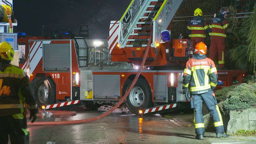 Mehrere Feuerwehren bei Brand in Sarmenstorf im Einsatz. Am Weihnachtsabend brannte eine Liegenschaft in Sarmenstorf.