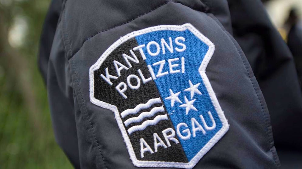 La polizia ricorda il pericolo che possono rappresentare gli alberi di Natale.