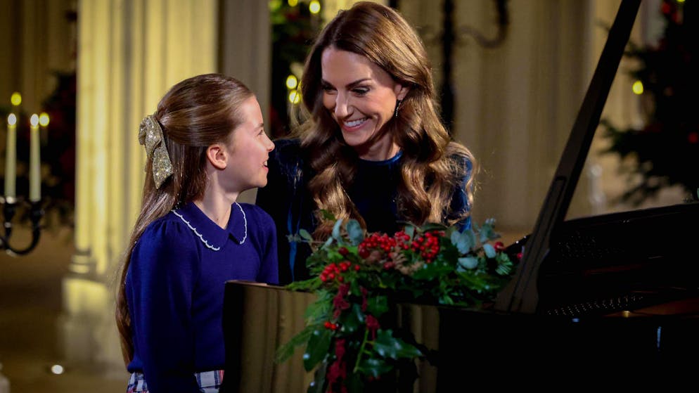 Komponist über den royalen Auftritt. Das Geheimnis hinter dem Klavierduett von Kate und Charlotte