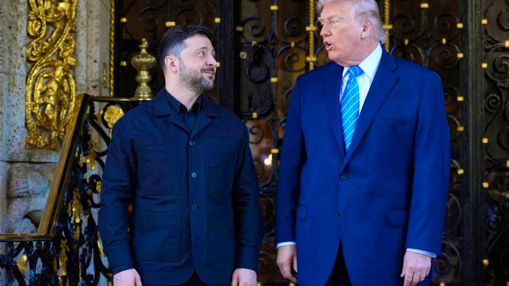 dpatopbilder - US President Donald Trump (r) welcomes Volodymyr Zelensky, President of Ukraine, to his Mar-a-Lago club. Photo: Alex Brandon/AP/dpa