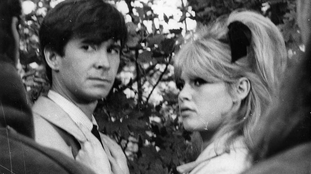In "The Seductress", Penelope Lightfeather (Brigitte Bardot) spies together with a Soviet agent (Anthony Perkins).