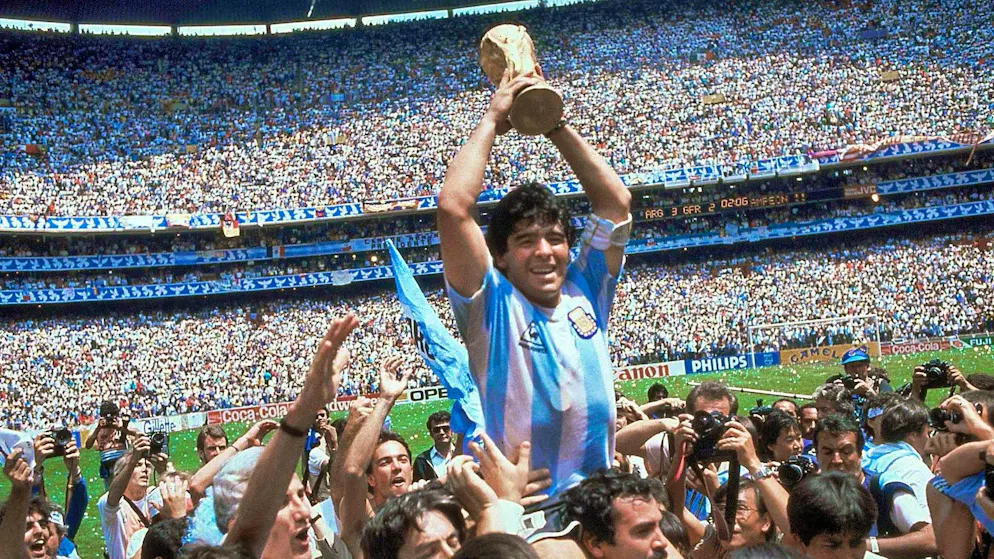 Il 29 giugno 1986, Diego Armando Maradona si rende immortale in Argentina conquistando il Mondiale.