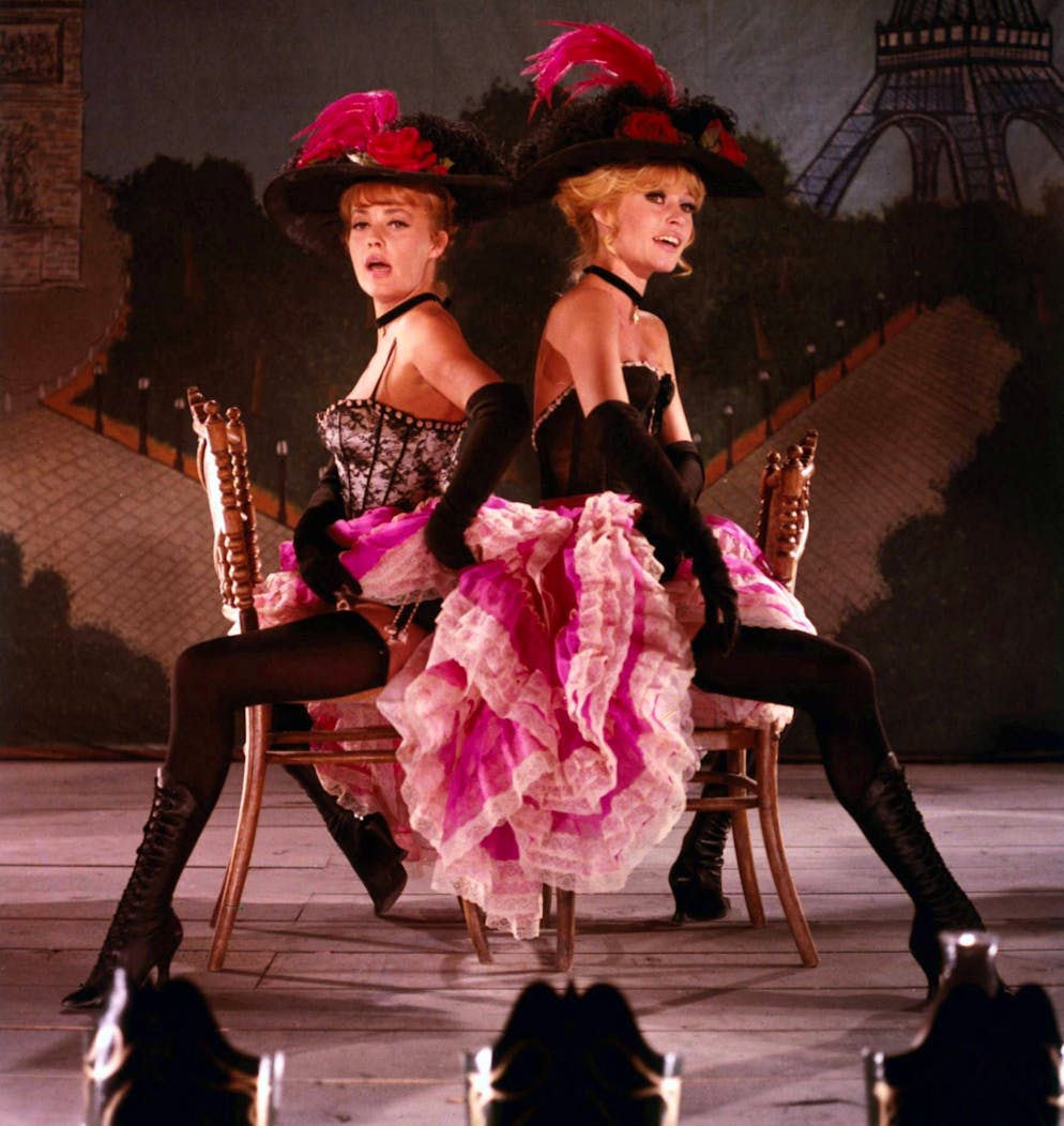 Im Kinofilm «Viva Maria!» zetteln die beiden ungleichen Marias, gespielt von Brigitte Bardot (links) und Jeanne Moreau eine Revolution an. 