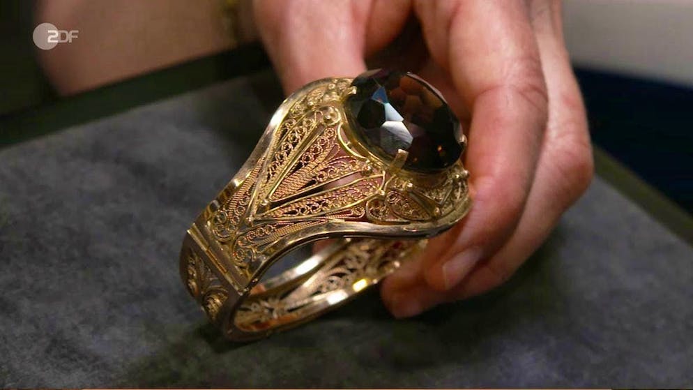 Bares for Rares - The Brummer. The ornate filigree work with floral wire patterns had its roots in southern Italy and northern Portugal.