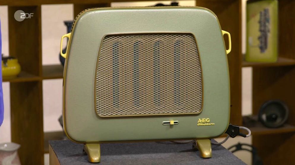 Bares für Rares - Der Brummer. Als weiteres Objekt der Sendung wurde eine alte AEG-Heizung von Lichter als «nützlich und schön» erklärt.