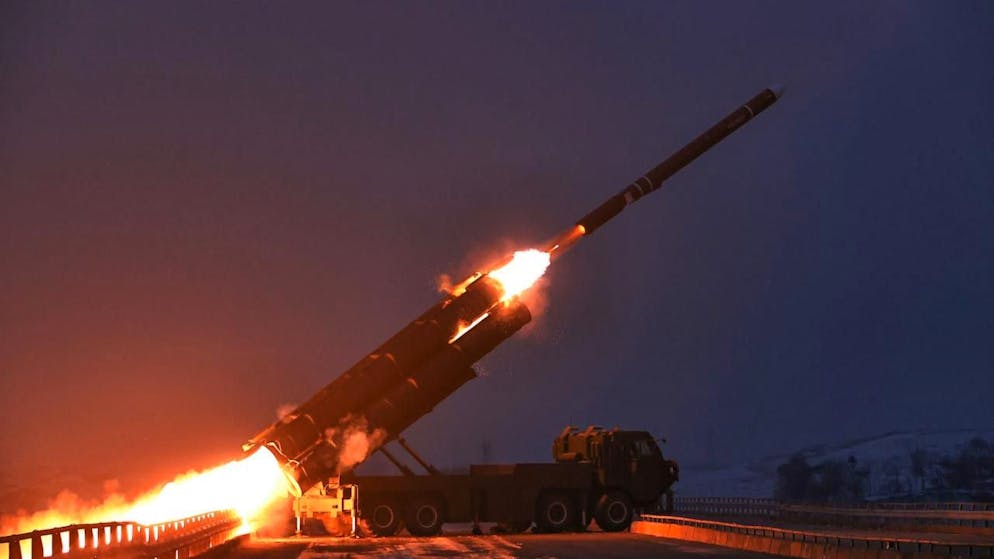 dpatopbilder - Der angebliche Test eines strategischen Langstrecken-Marschflugkörpers am Gelben Meer vor Nordkorea am Sonntag, 28. Dezember 2025. Foto: Uncredited/KCNA via KNS/AP/dpa