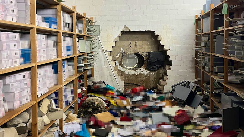 Bankraub in Deutschland. Einbrecher bohren Loch in Tresorraum – und flüchten mit der Beute
