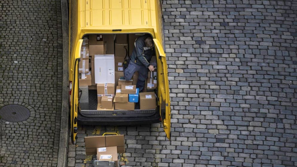 Neuer Paketerekord: In der Vorweihnachtszeit haben die Mitarbeitenden der Post 23 Millionen Pakete sortiert und den Empfängerinnen und Empfängern zugestellt.