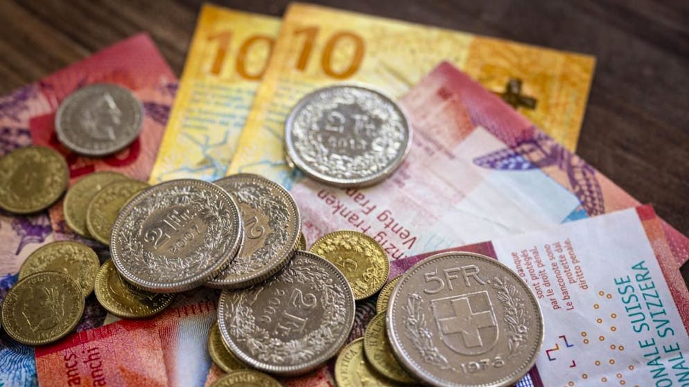 Selon les experts, la monnaie helvétique devrait poursuivre en 2026 sa tendance haussière qui dure depuis des années. (archive)