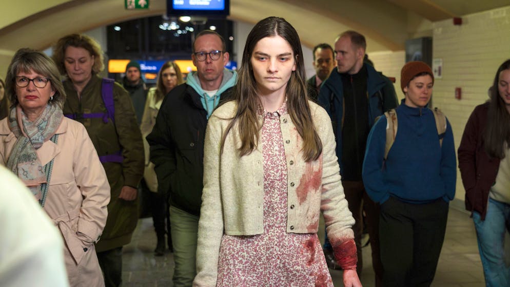 «Tatort» im Check: Natascha Kampusch und Co. – das sind die berühmtesten Langzeitgefangenen. Amanda (Emilie Neumeister) wird blutverschmiert am Bahnhof aufgegriffen, nachdem sie Passanten bedroht hat.