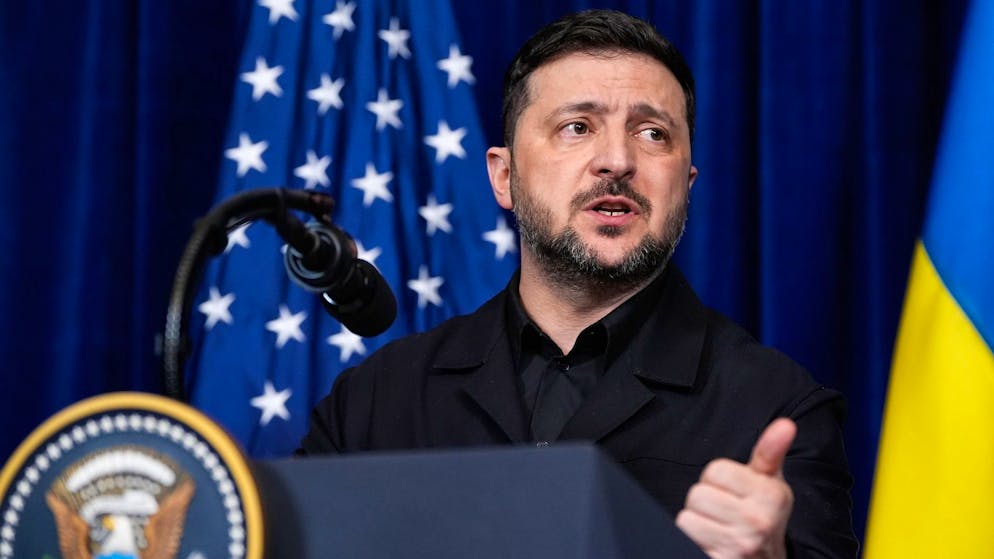 Der ukrainische Präsident Wolodymyr Selenskyj bei einer Pressekonferenz nach seinem Treffen mit Donald Trump in Florida am Sonntag.