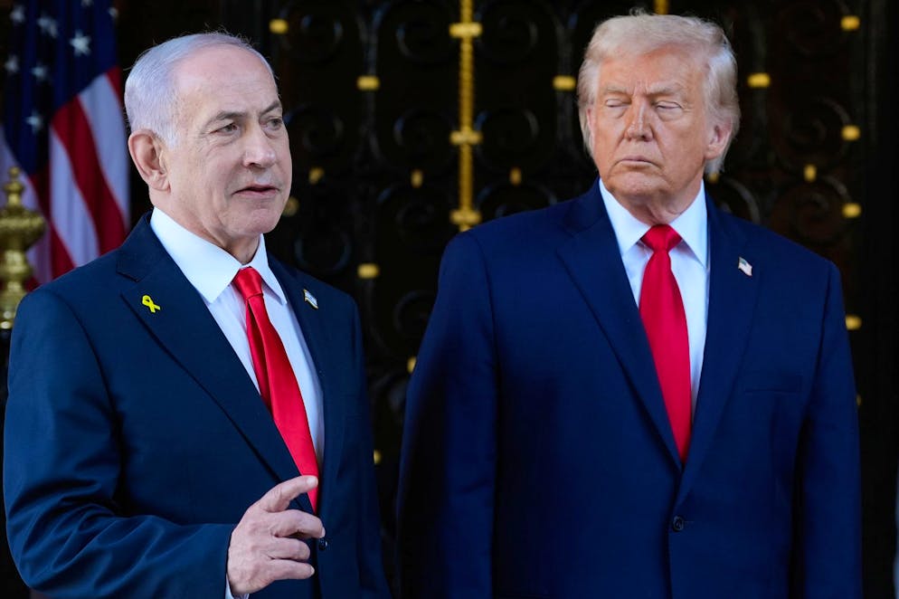 Il premier israeliano Benjamin Netanyahu incontra il presidente americano Donald Trump nel suo club di Mar-a-Lago a Palm Beach.