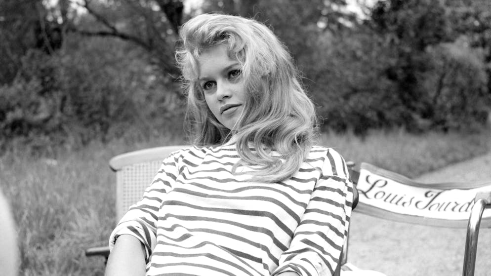 Marinière, ballerines et décolleté Bardot. «BB», cette muse qui a changé nos dressings