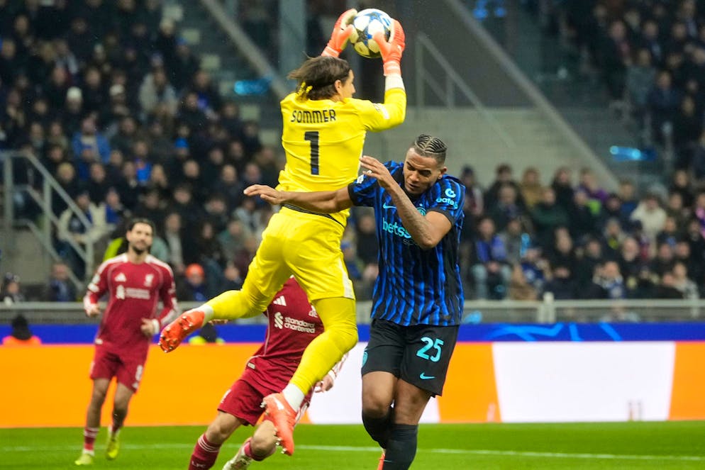 L'Inter degli svizzeri Sommer e Akanji è in testa alla classifica di Serie A, con un punto di distacco sul Milan e due sul Napoli.