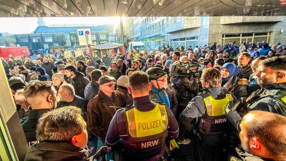 After the break-in into the bank's vault, concerned customers demanded information.