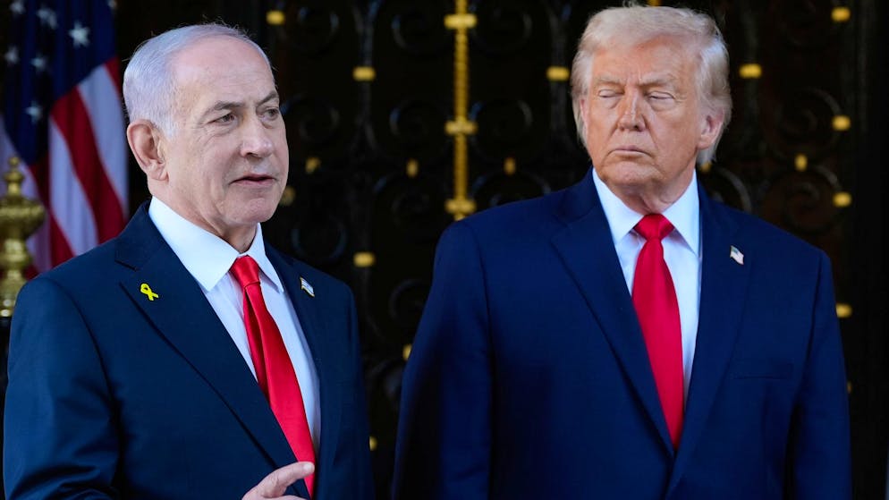 US-Präsident Donald Trump (r.) empfing am Montag den israelischen Premierminister Benjamin Netanjahu in Florida. 