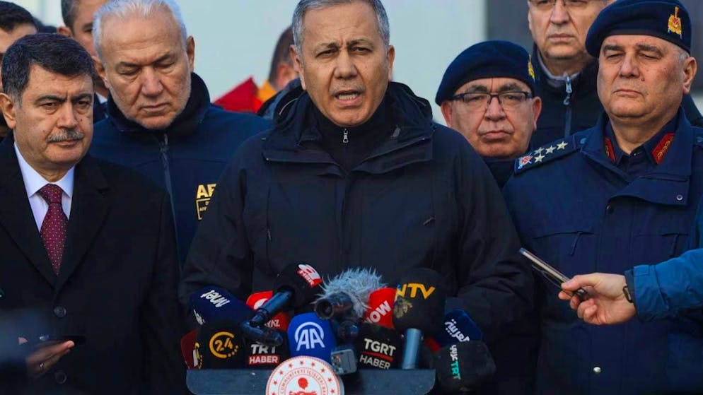 ARCHIVE - Turkish Interior Minister Ali Yerlikaya (M) speaks to the media. Photo: Efekan Akyuz/AP/dpa