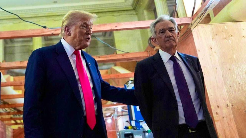 US President Donald Trump (left) has wanted to get rid of Fed Chairman Jerome Powell for months. (archive image)