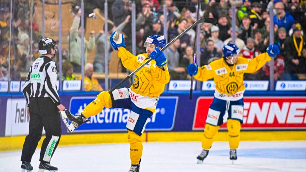 The Davos team celebrates victory at the Spengler Cup