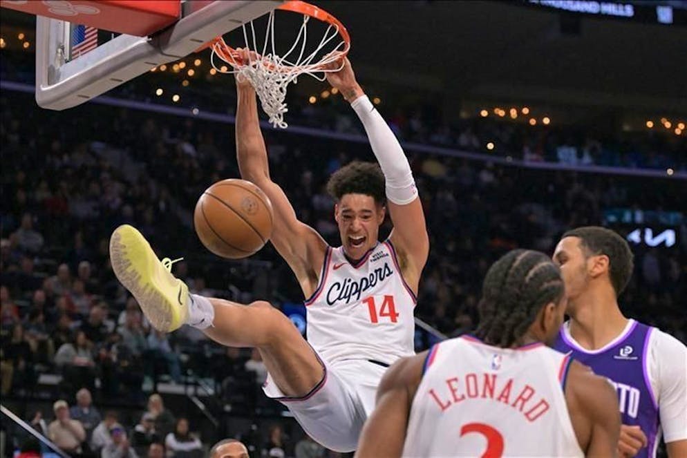 Imponente sotto canestro