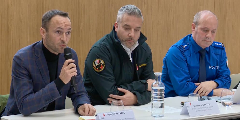 Die Behörden informieren zum Unglück in Crans-Montana.