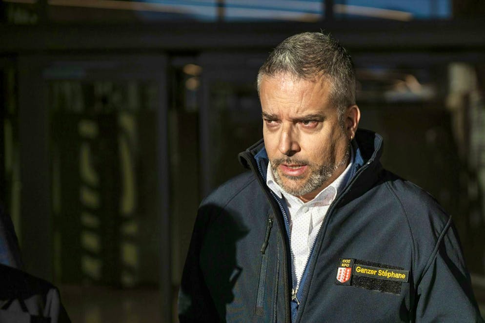 Molte delle circa cento persone ricoverate in ospedale non sono ancora state identificate. «Probabilmente ci vorrà un'altra giornata buona per poterlo fare», ha dichiarato Stéphane Ganzer, Consigliere di Stato responsabile della sicurezza.