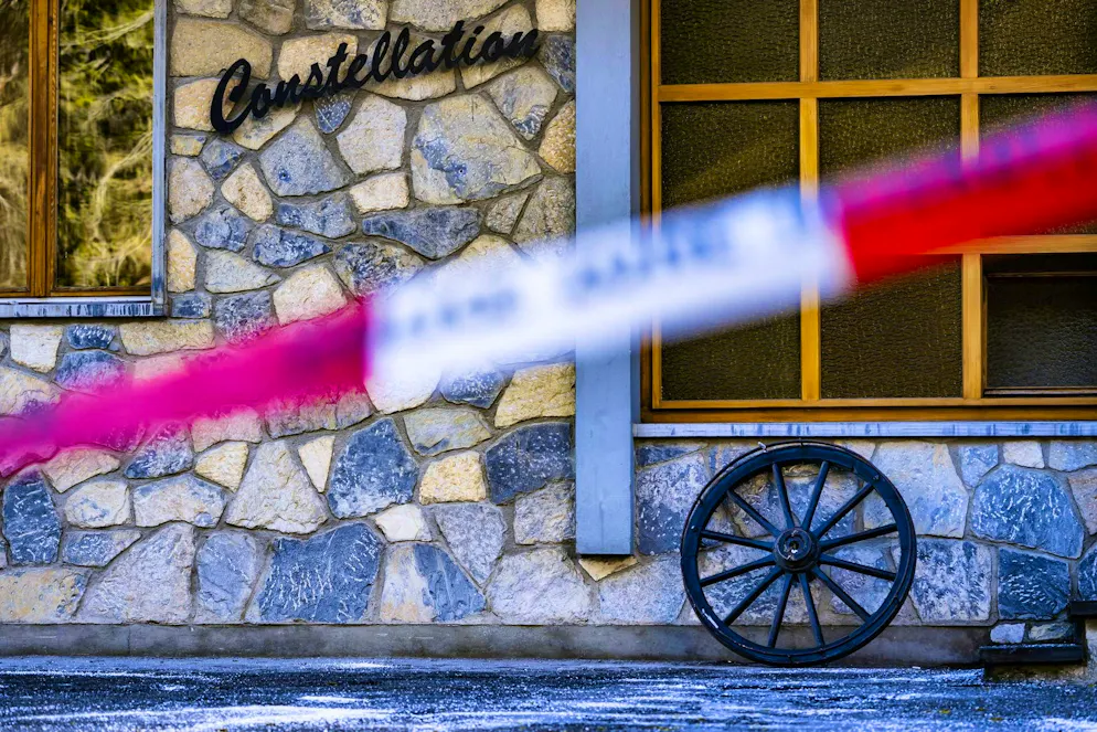 Le vittime dell'incidente avvenuto al bar «Le Constellation» sono, secondo le ultime dichiarazioni ufficiali, almeno 40.