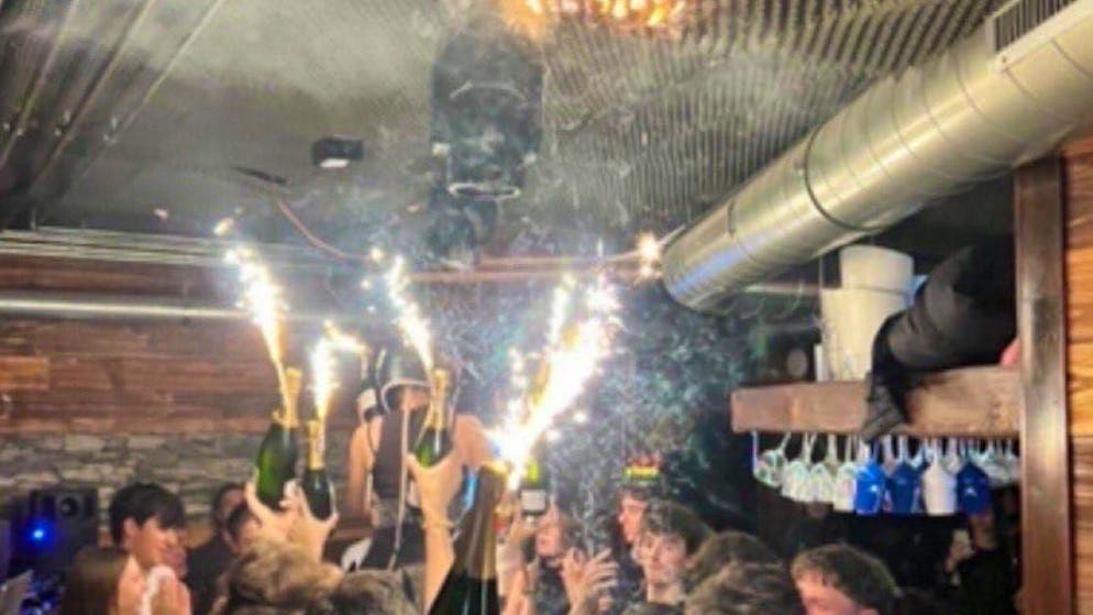 Tragödie in Crans-Montana VS. Kellnerin mit Helm und Sprühkerzen starb offenbar bei Brand