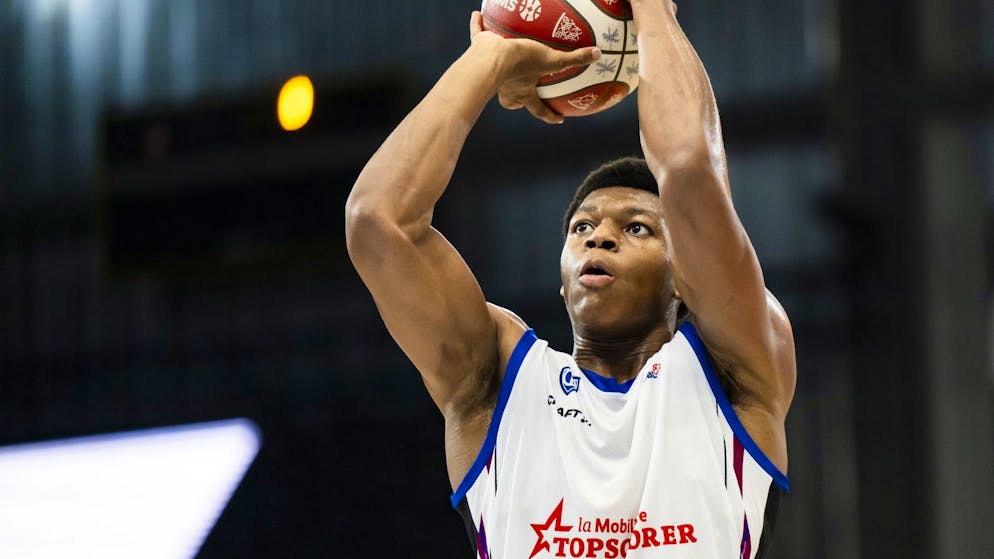 Le joueur fribourgeois Chimezie Offurum en action. (Archives)