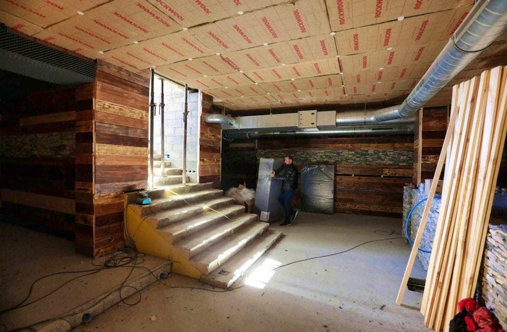 Questa foto mostra presumibilmente come la scala sia stata ristretta verso l'alto. 