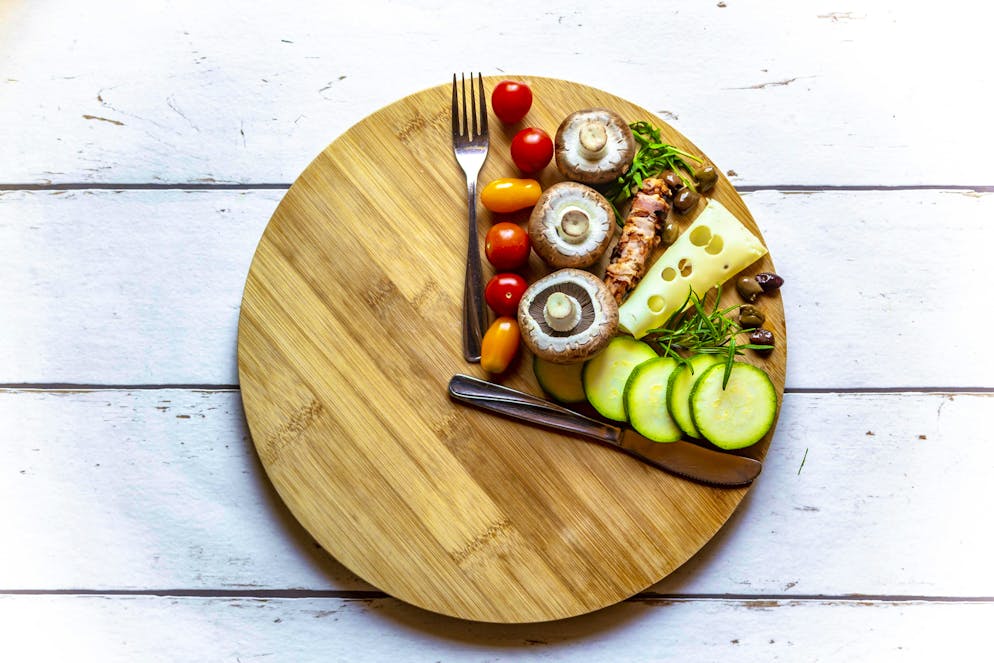 It's high time to shed a few kilos - but how? blue News asked nutritionist Matthias Riedl.