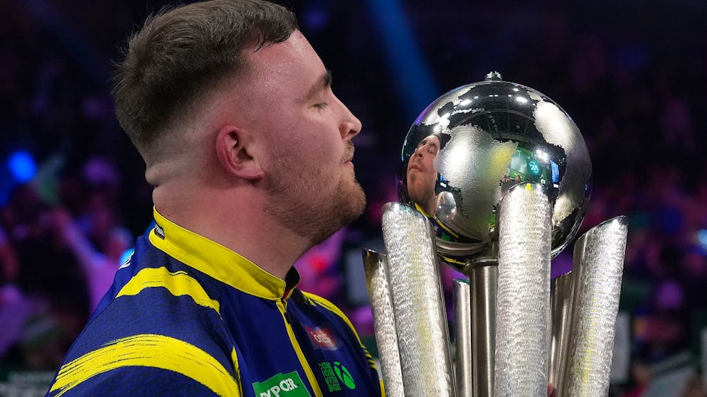 Mondiaux de fléchettes. Surhumain, le prodige Littler conserve son titre et empoche 1 million !