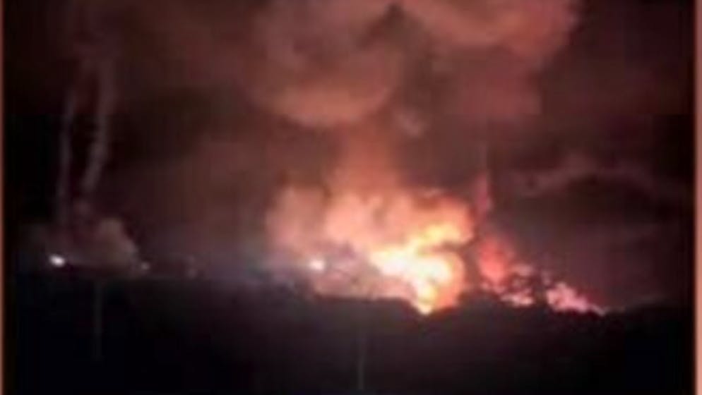 Konflikt eskaliert. Explosionen, Chaos und Panzer – Videos zeigen US-Angriff auf Venezuela