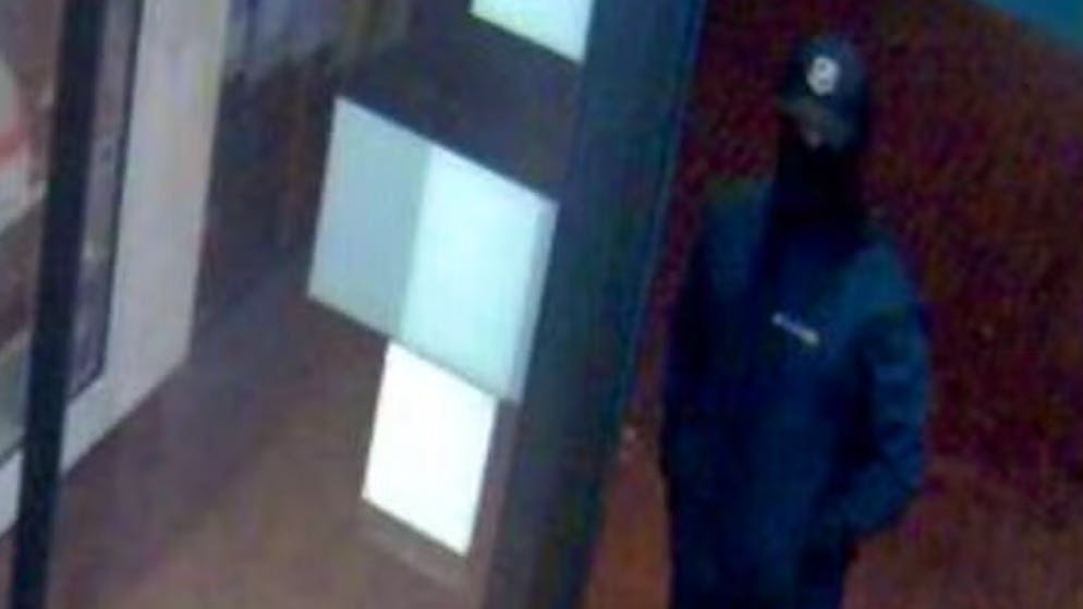 30 million coup. Police are now searching for the burglars with these images