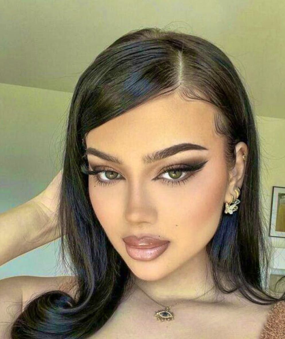 The side parting is back.